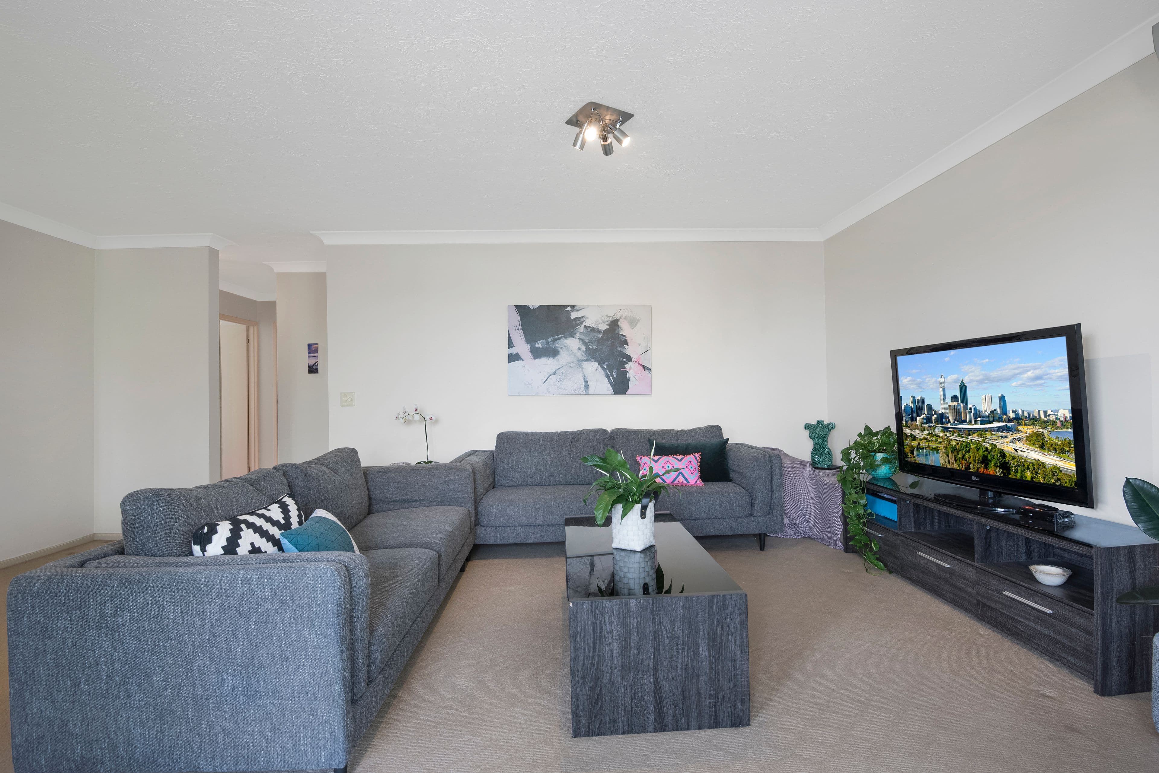 373 Cypress Terrace North 'Cypress Manor', Palm Beach QLD 4221, Palm Beach - Thumbnail 2