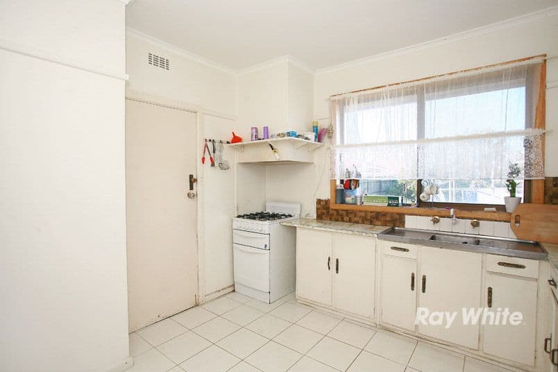 36 Chifley Crescent, DANDENONG NORTH VIC 3175, Dandenong North - Thumbnail 2