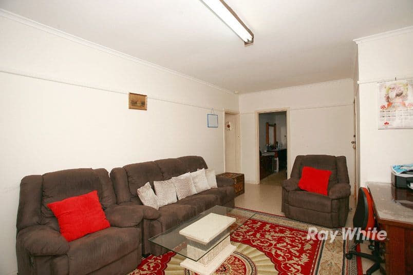 36 Chifley Crescent, DANDENONG NORTH VIC 3175, Dandenong North - Thumbnail 4