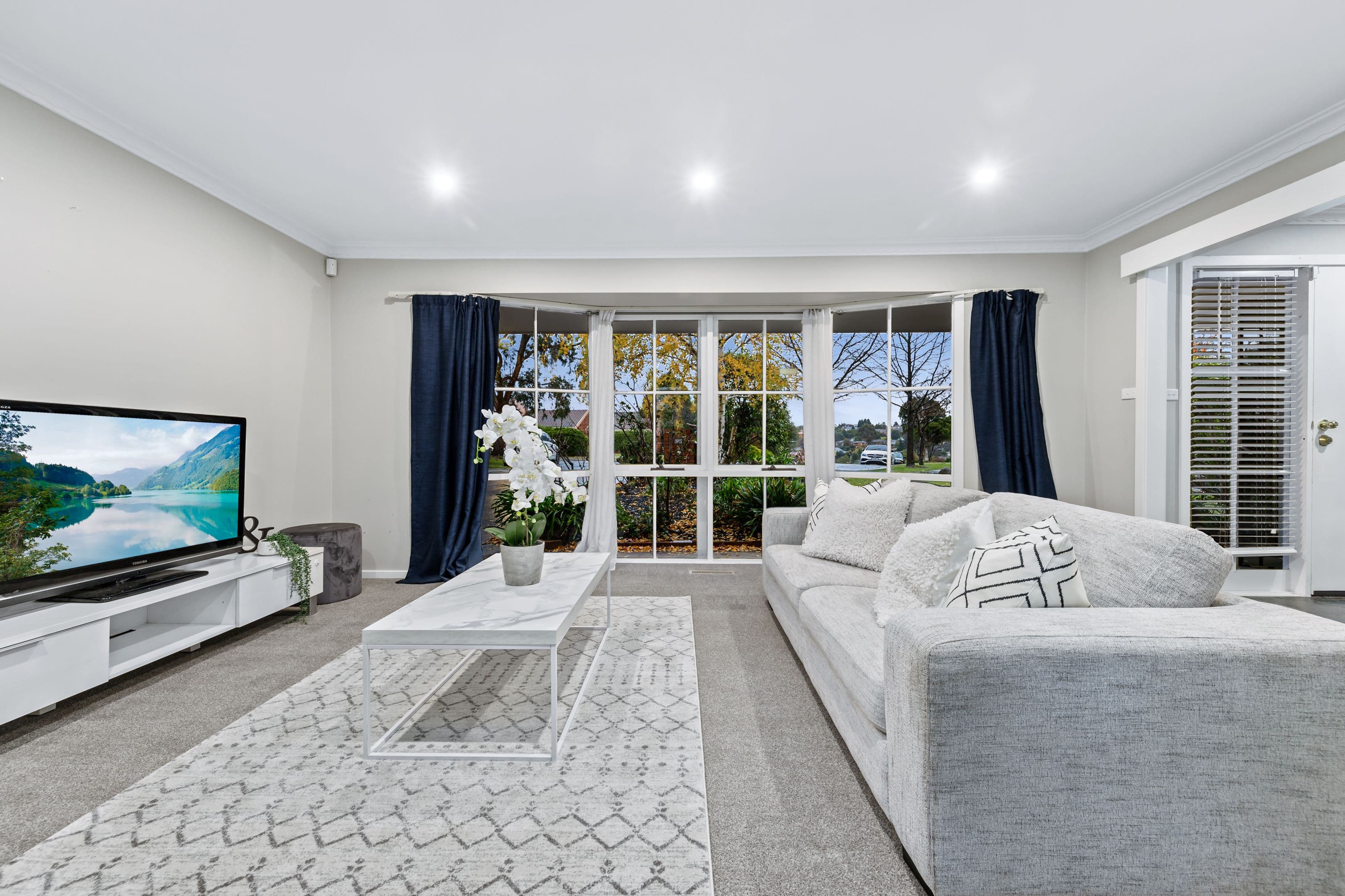 9 Vivienne Court, Doncaster East VIC 3109, Doncaster East - Thumbnail 2