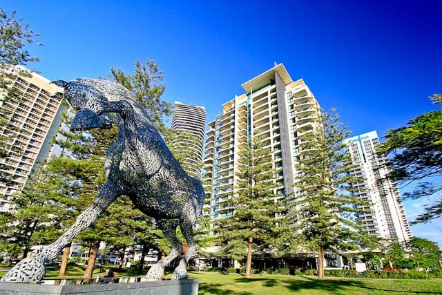 503 'Broadbeach on the Park' 2685 Gold Coast Highway, BROADBEACH QLD 4218, Broadbeach - Thumbnail 2