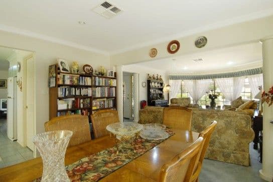 8 Huntingdale Drive, GLENMORE PARK NSW 2745, Glenmore Park - Thumbnail 4