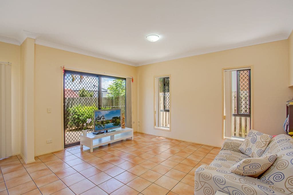 32 Blake Street, Southport QLD 4215, Southport - Thumbnail 2