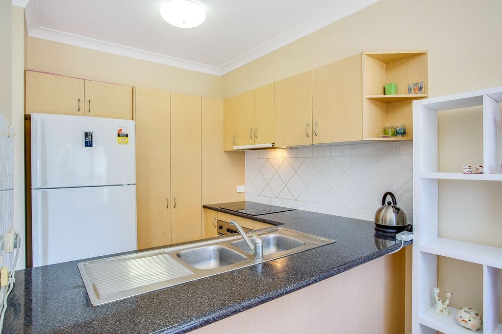32 Blake Street, Southport QLD 4215, Southport - Thumbnail 5