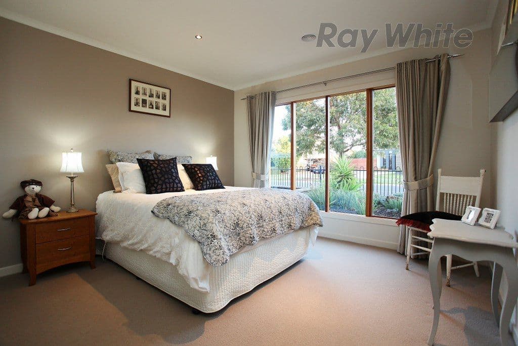 6 Lincoln Heath Boulevard, POINT COOK VIC 3030, Point Cook - Thumbnail 3