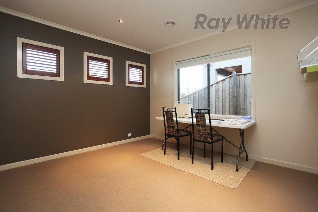 6 Lincoln Heath Boulevard, POINT COOK VIC 3030, Point Cook - Thumbnail 4