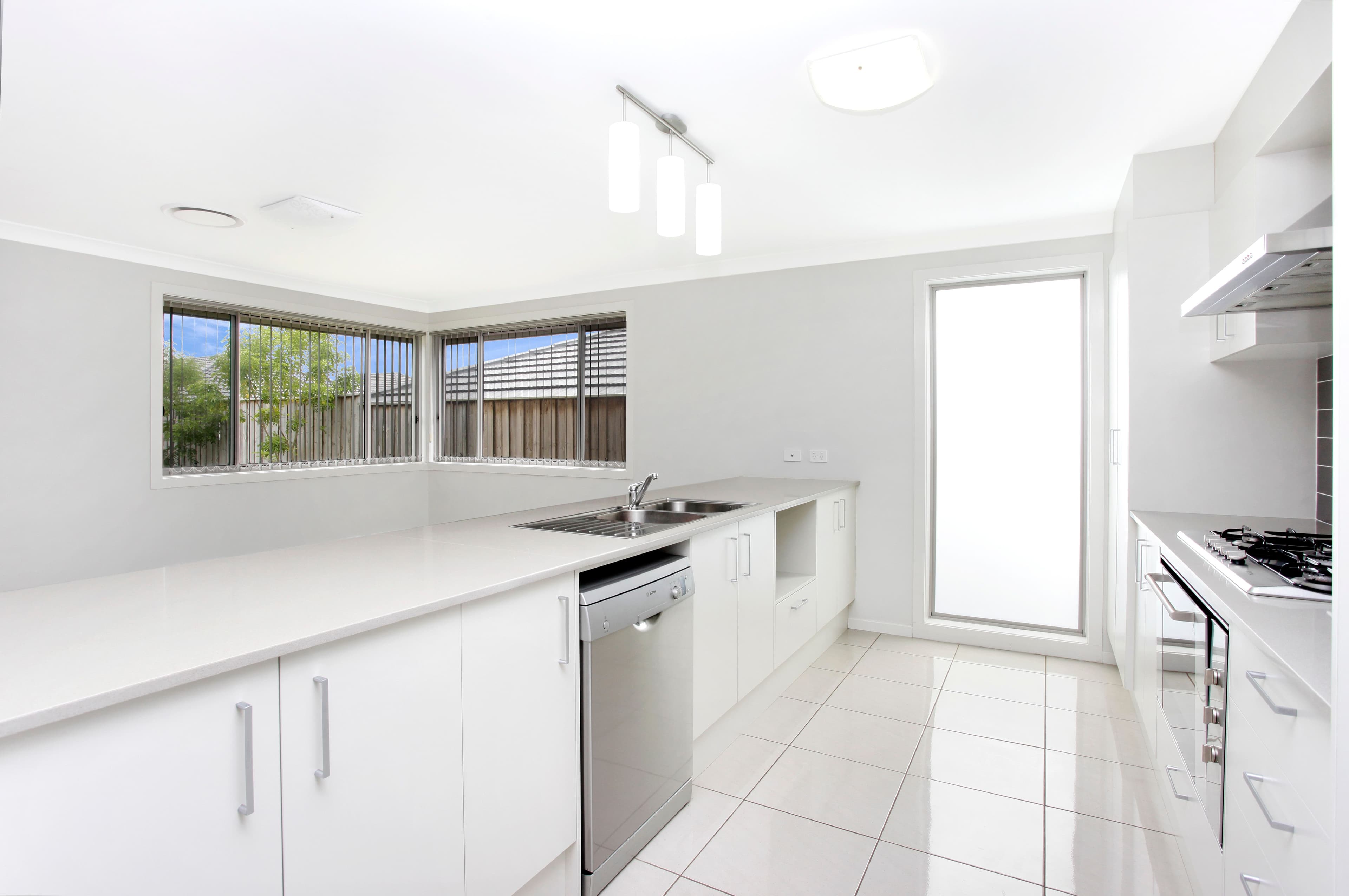 34 Mcintyre Circuit, Middleton Grange - Thumbnail 2
