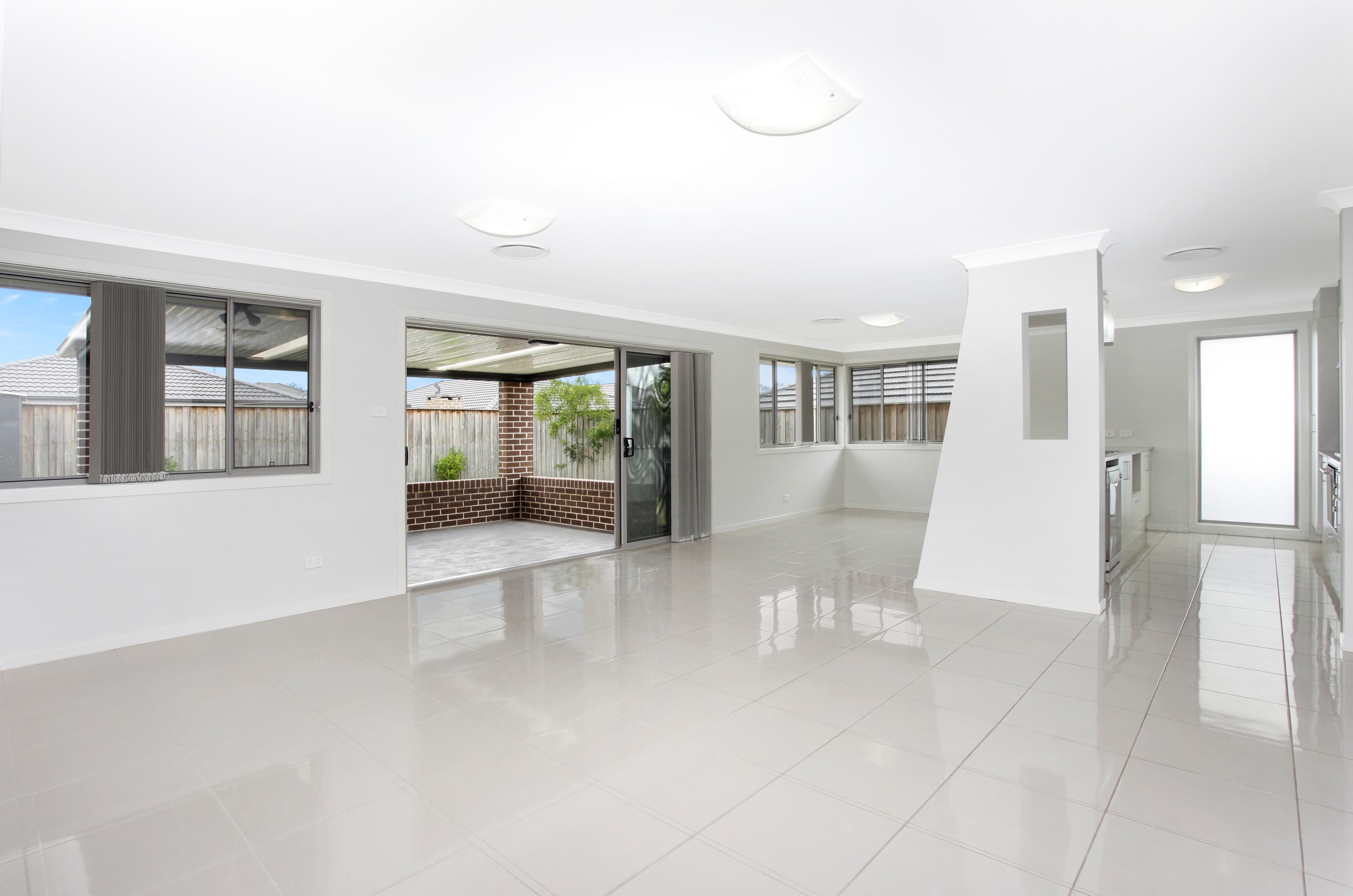 34 Mcintyre Circuit, Middleton Grange - Thumbnail 5