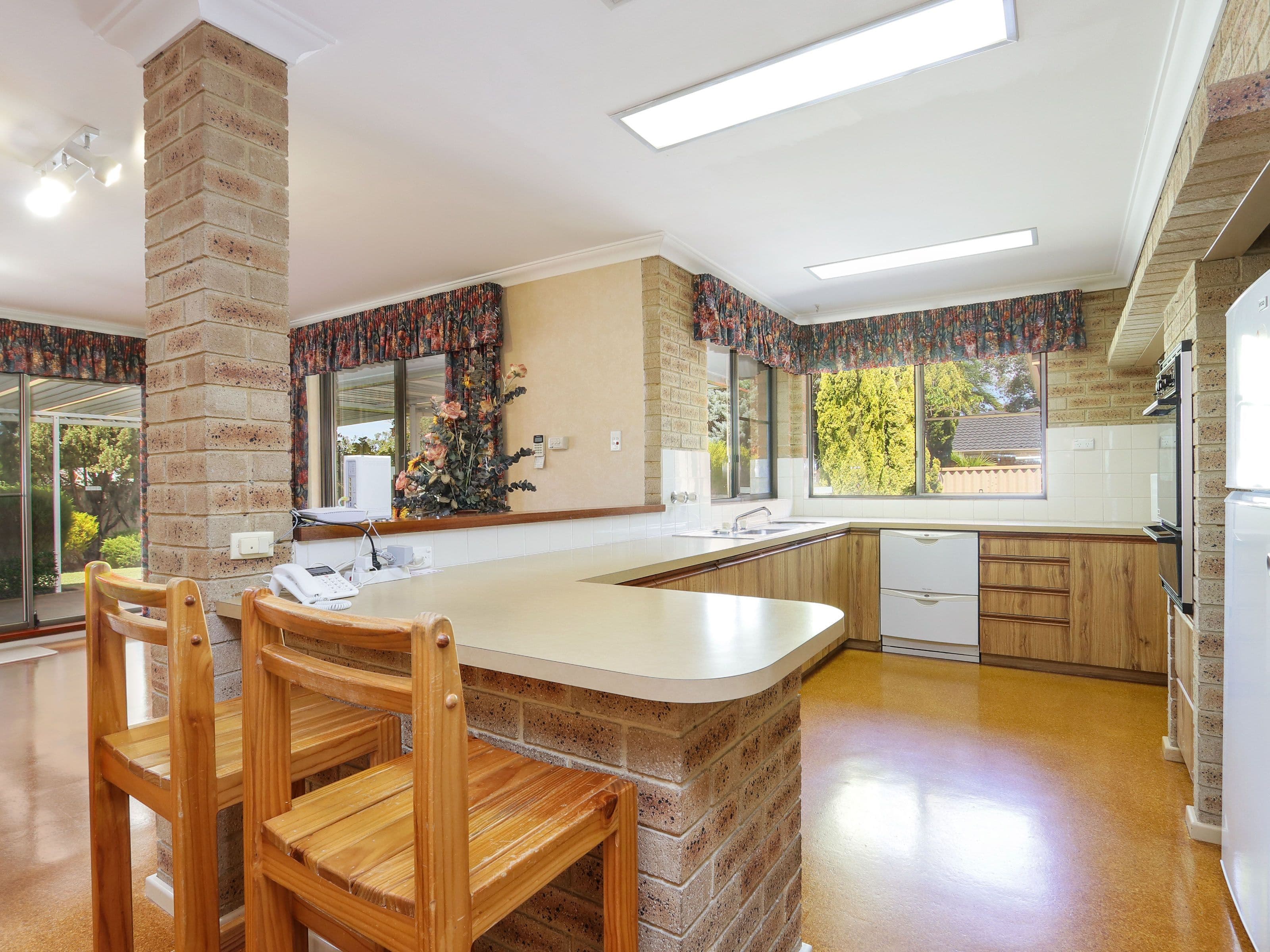 26 Crusader Drive, Thornlie WA 6108, Thornlie - Thumbnail 3
