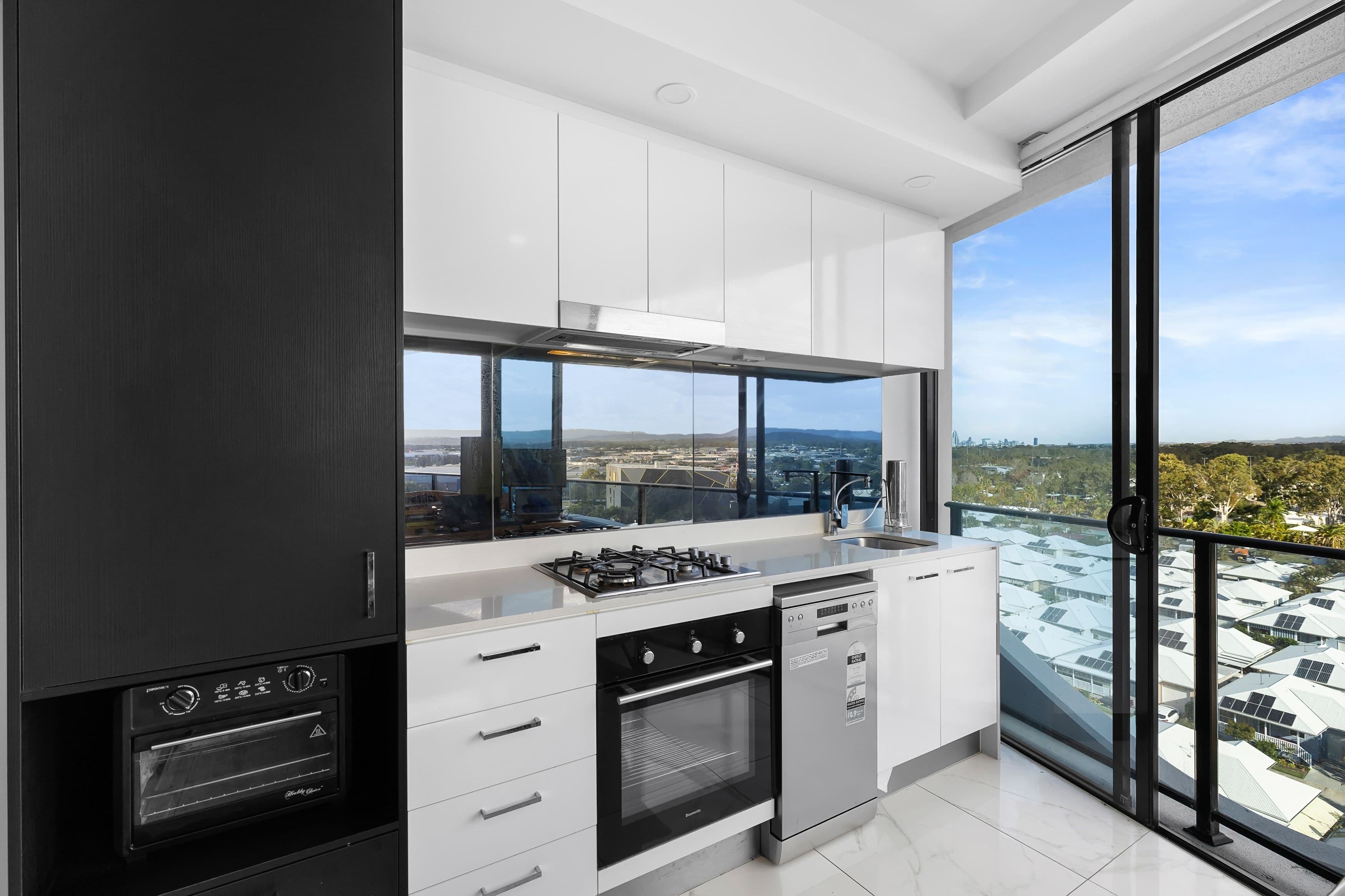 5 Harbourside Court, Biggera Waters QLD 4216, Biggera Waters - Thumbnail 2