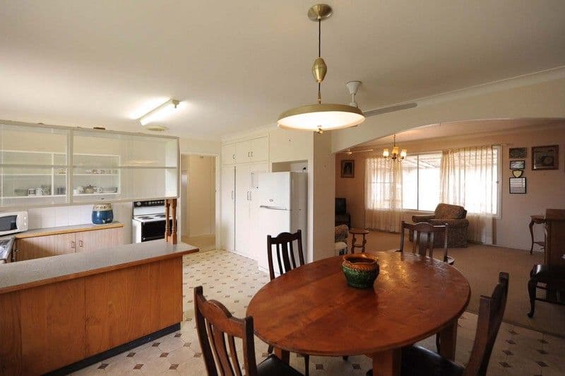 8 Hartman Street, RANGEVILLE QLD 4350, Rangeville - Thumbnail 2