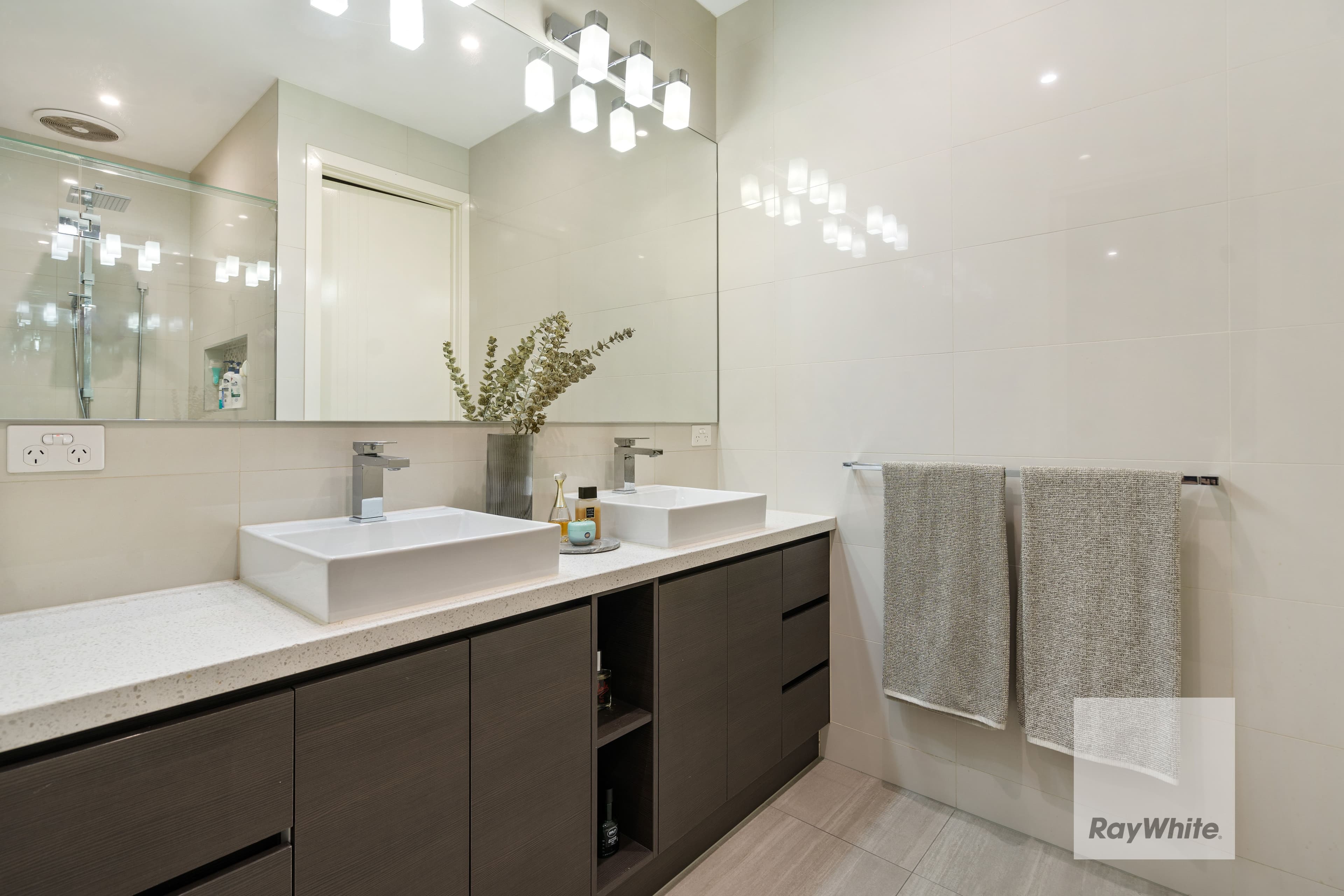 3 Clarence Way, Taylors Hill VIC 3037, Taylors Hill - Thumbnail 4