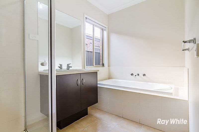 39 Kindred Avenue, Cranbourne North VIC 3977, Cranbourne North - Thumbnail 3