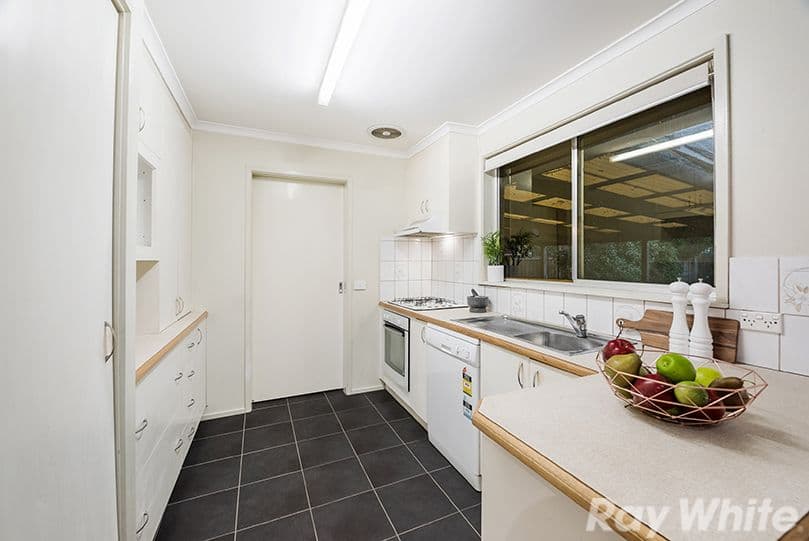 21 Blamey Avenue, Mill Park VIC 3082, Mill Park - Thumbnail 3