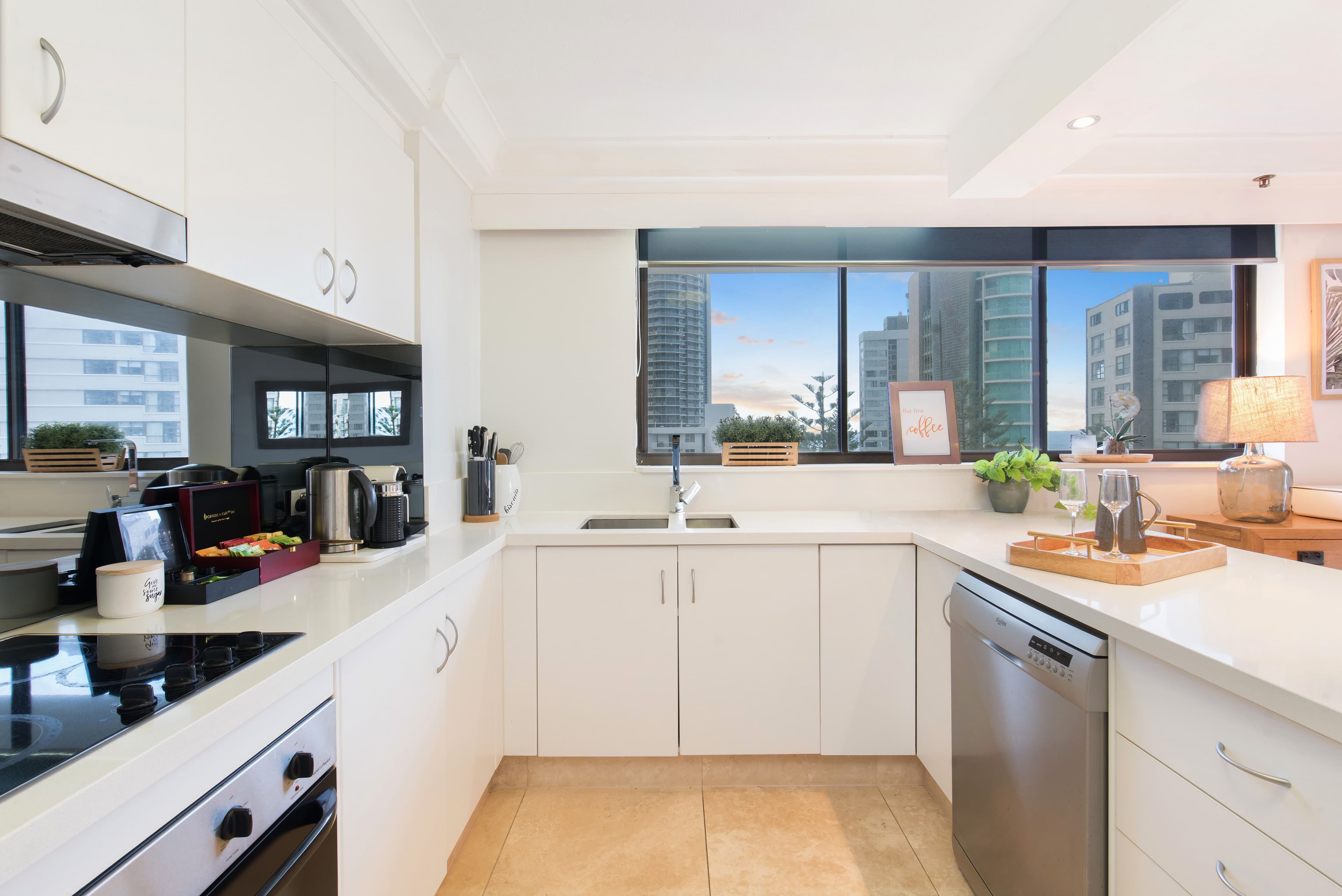 28 Northcliffe Terrace, Surfers Paradise QLD 4217, Surfers Paradise - Thumbnail 8