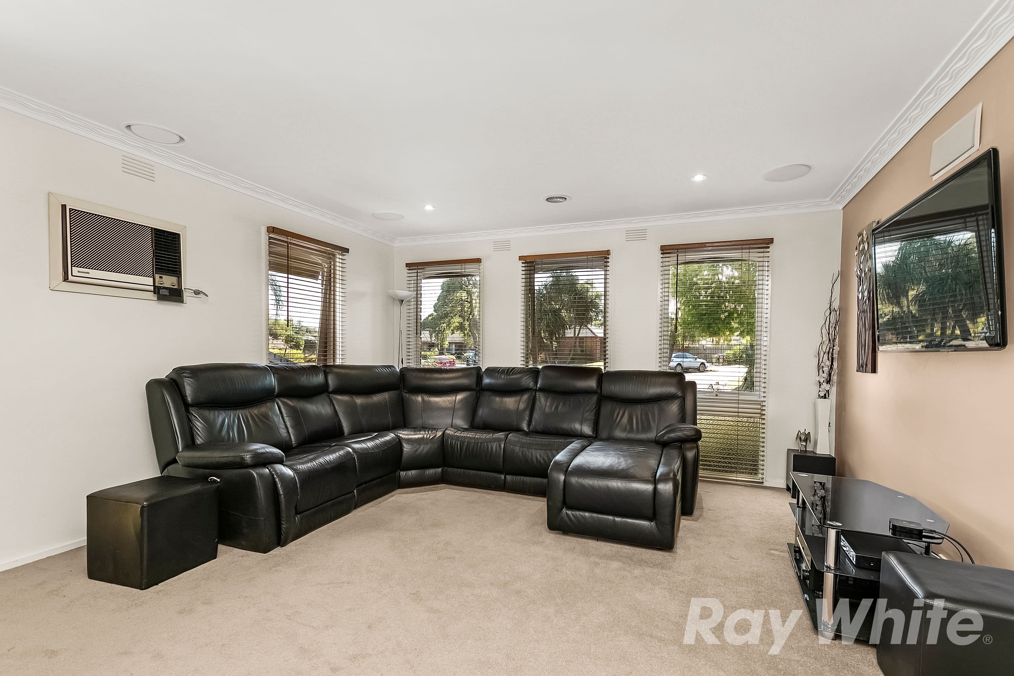 19 Pamela Court, Scoresby VIC 3179, Scoresby - Thumbnail 2