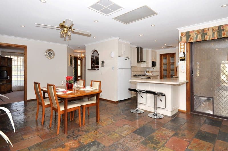 18 Cosgrove Crescent, OLD REYNELLA SA 5161, Old Reynella - Thumbnail 4