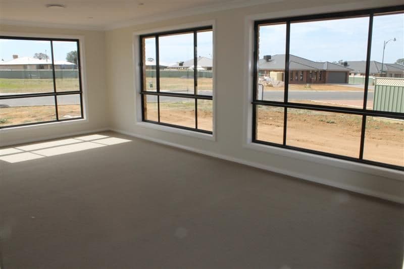 31 Holmwood Drive, DUBBO NSW 2830, Dubbo - Thumbnail 3