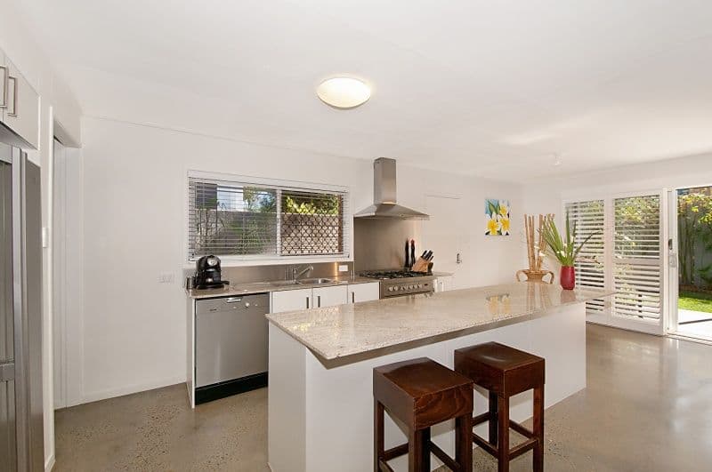 37 Venice Street, MERMAID BEACH QLD 4218, Mermaid Beach - Thumbnail 5