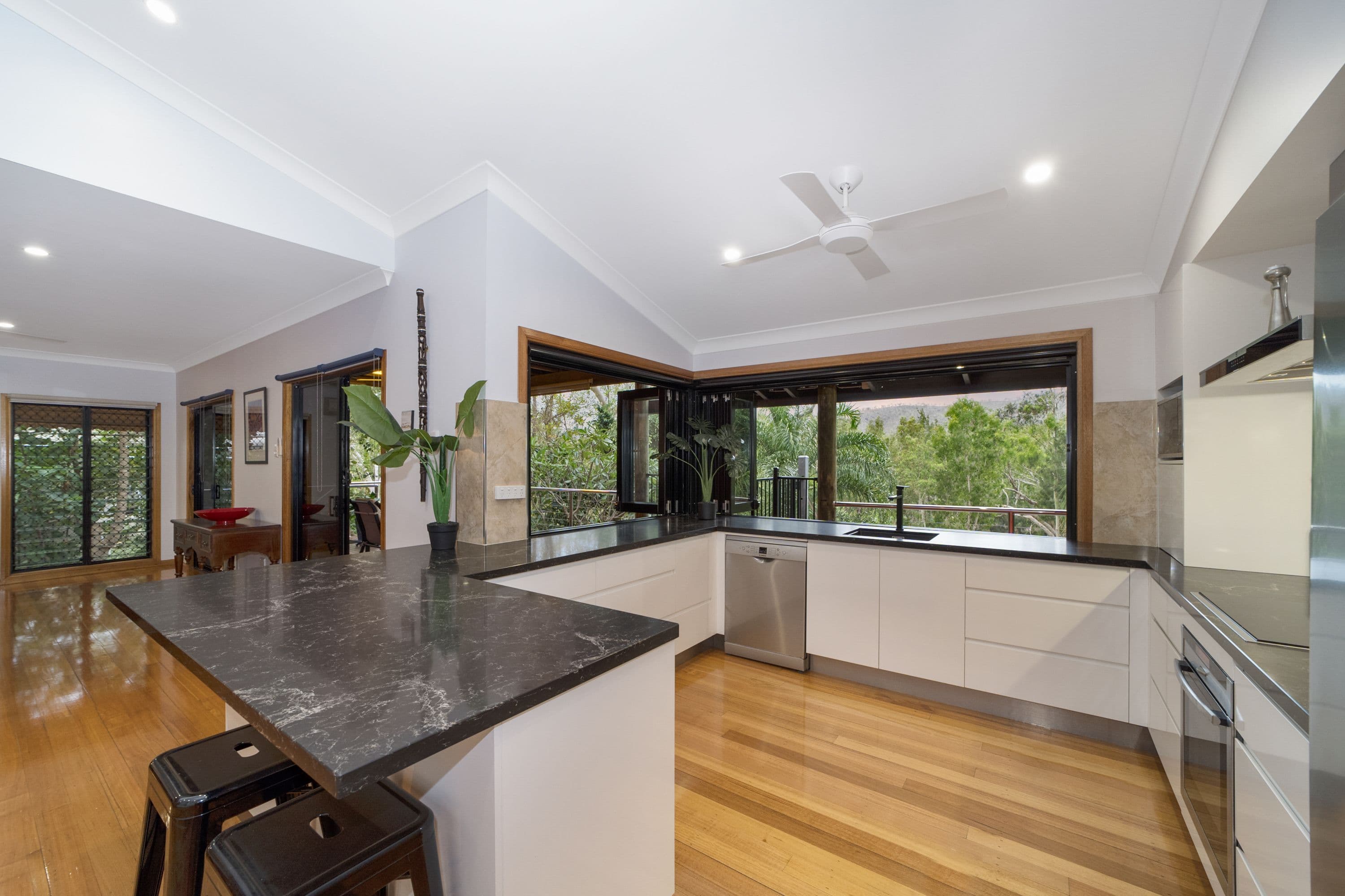 1590 Riverway Drive, Kelso QLD 4815, Kelso - Thumbnail 5