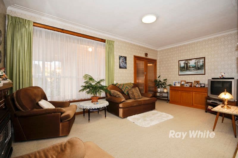 2 Caroline Crescent, BLACKBURN NORTH VIC 3130, Blackburn North - Thumbnail 2