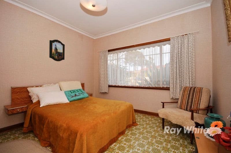 2 Caroline Crescent, BLACKBURN NORTH VIC 3130, Blackburn North - Thumbnail 4