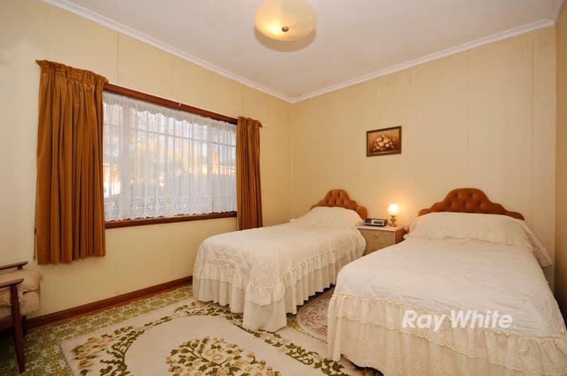 2 Caroline Crescent, BLACKBURN NORTH VIC 3130, Blackburn North - Thumbnail 5
