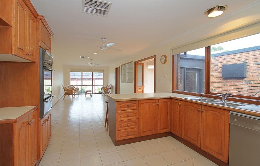 3 Kiwi Court, MILL PARK VIC 3082, Mill Park - Thumbnail 3