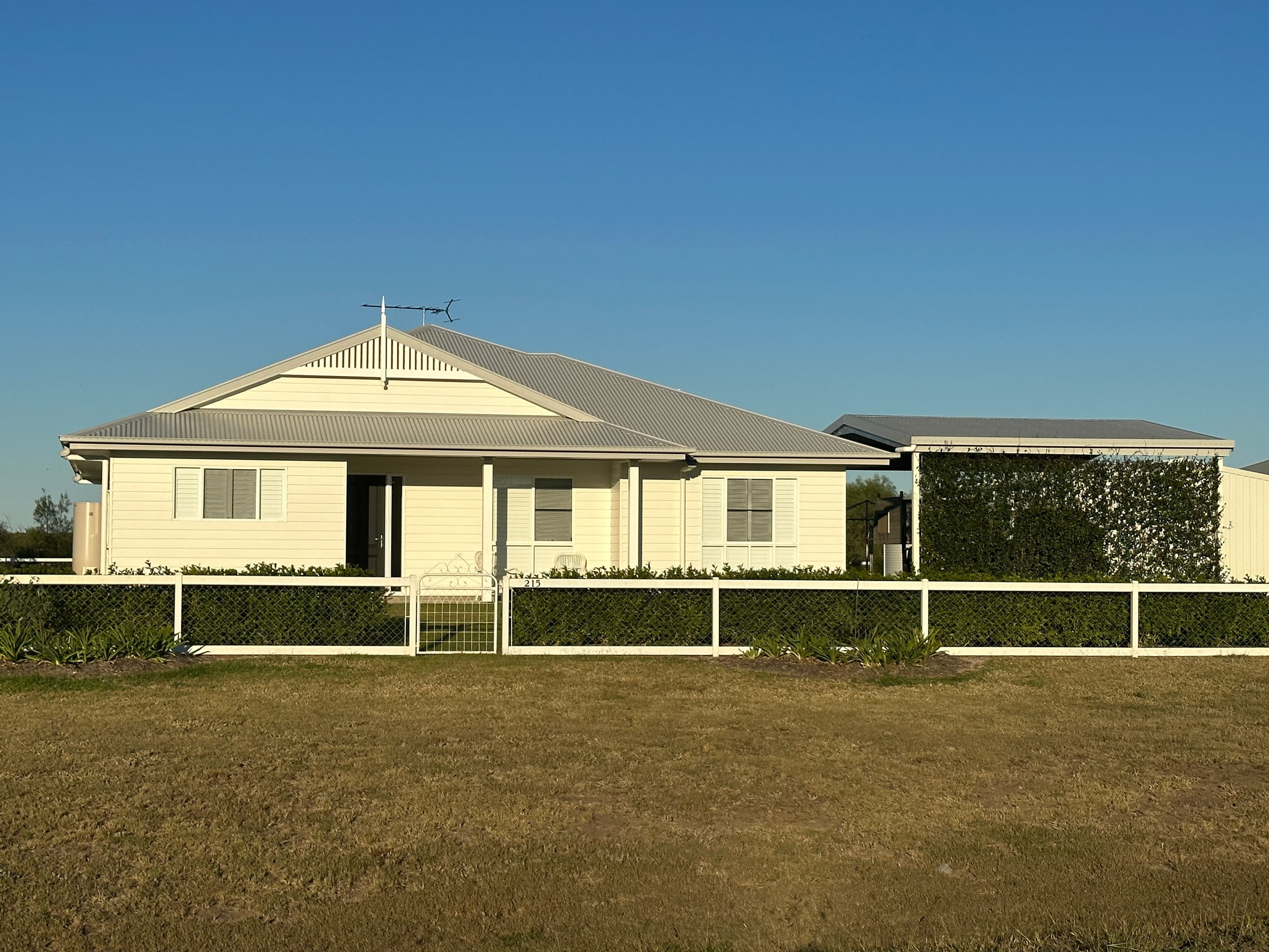 215 Chudleigh Drive, Emerald QLD 4720, Emerald - Thumbnail 2
