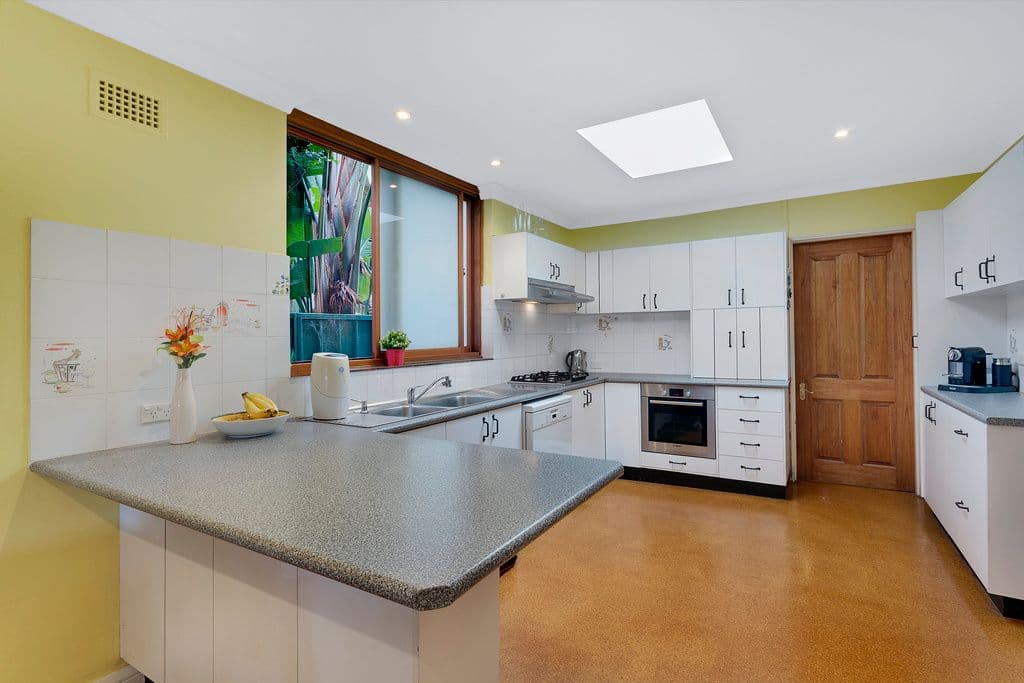 22 Connemara Avenue, Killarney Heights - Thumbnail 2