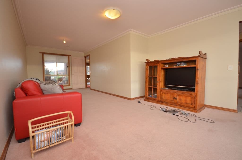 21 Tinworth Avenue, MOUNT CLEAR VIC 3350, Mount Clear - Thumbnail 2
