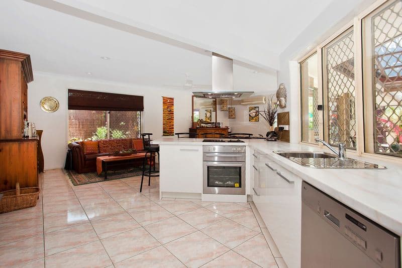 89 Coronet Crescent, BURLEIGH WATERS QLD 4220, Burleigh Waters - Thumbnail 8