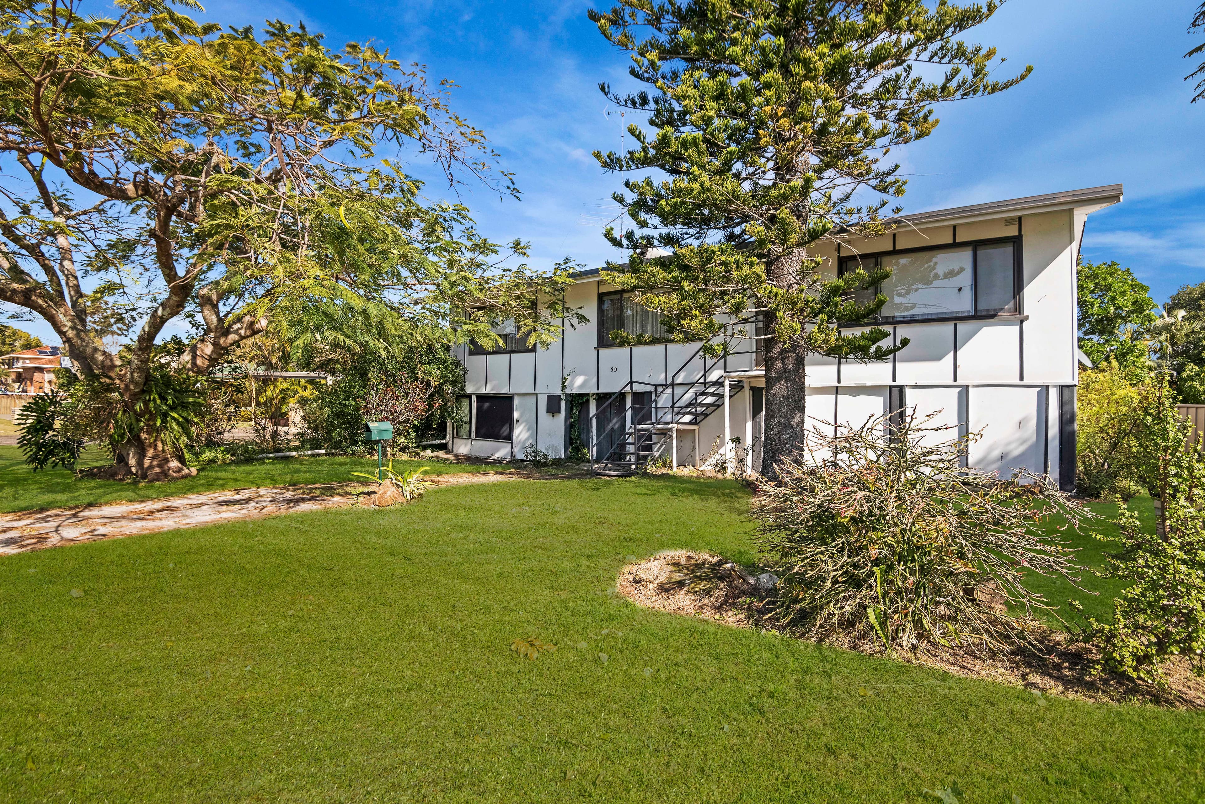 39 Riviera Avenue, Tweed Heads West - Image 1