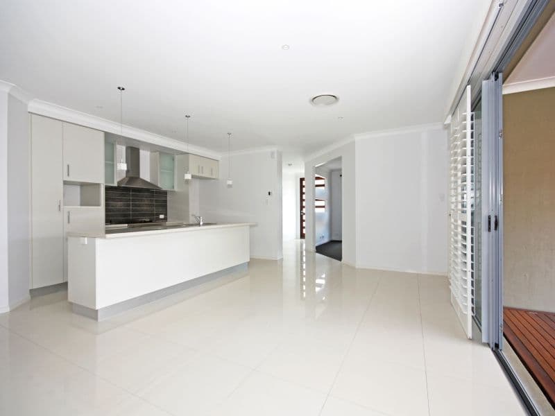 18 Stoney Creek Circuit, Ormeau QLD 4208, Ormeau - Thumbnail 4