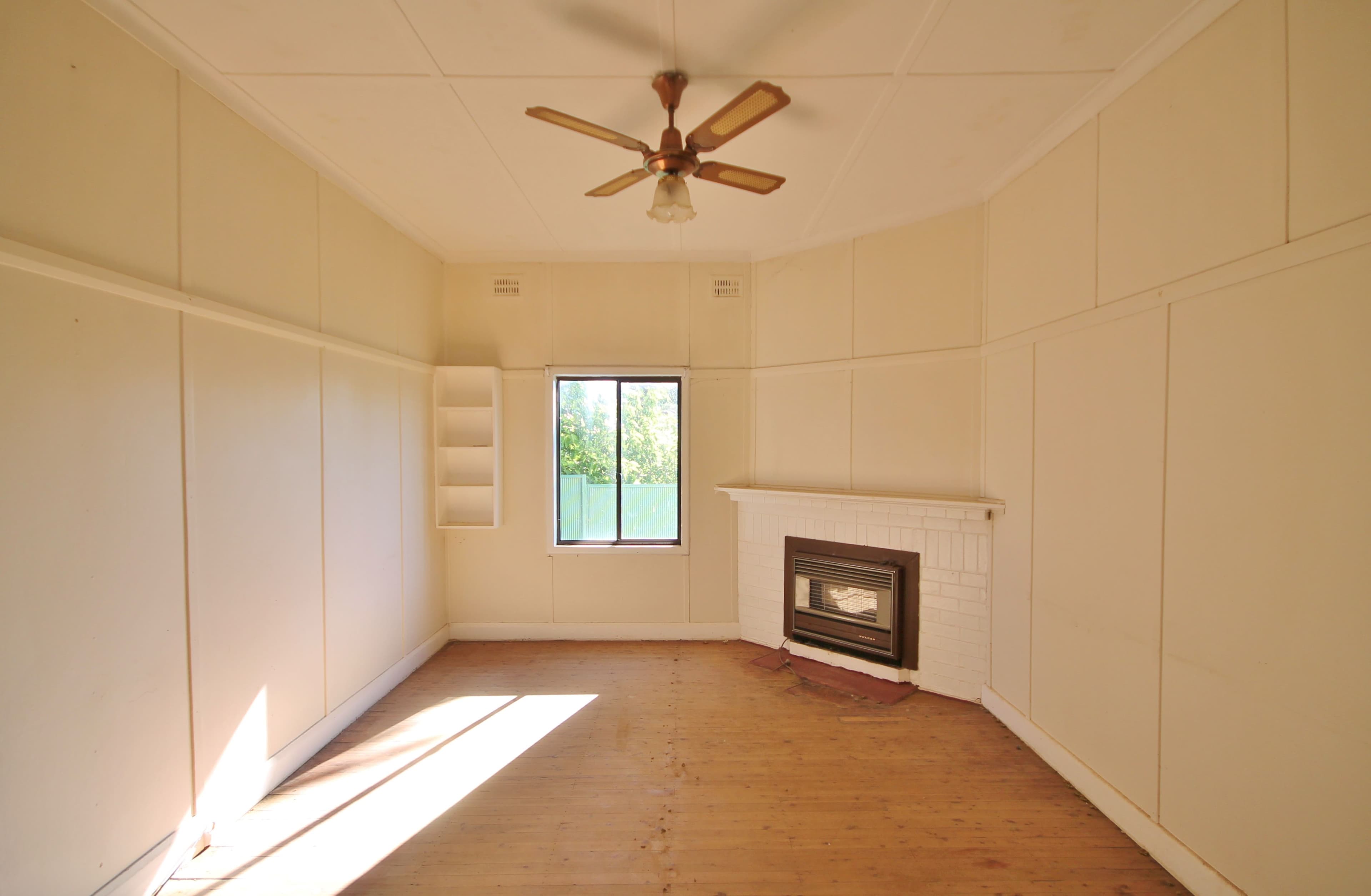 4 Patterson Avenue, Young - Thumbnail 2