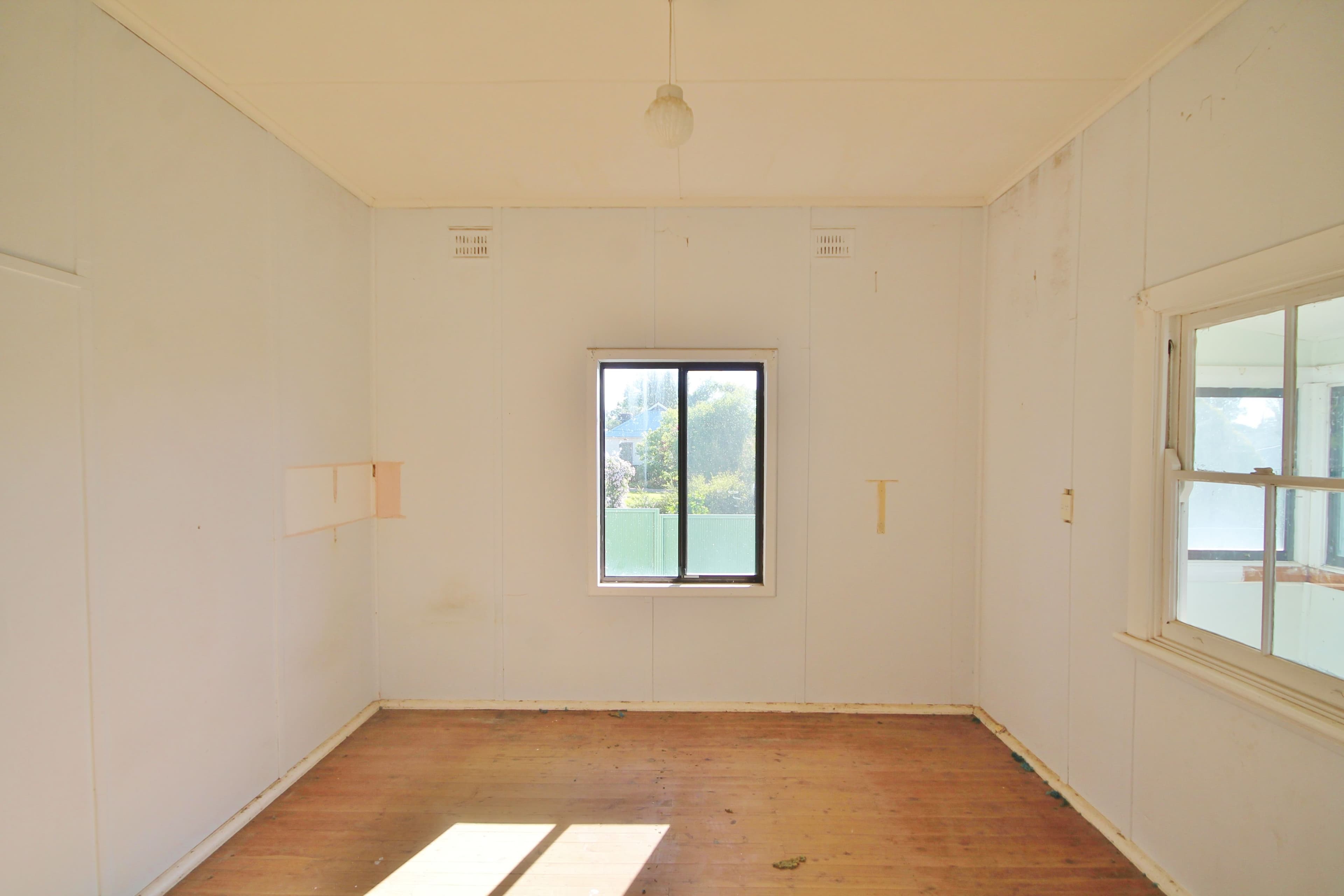 4 Patterson Avenue, Young - Thumbnail 3