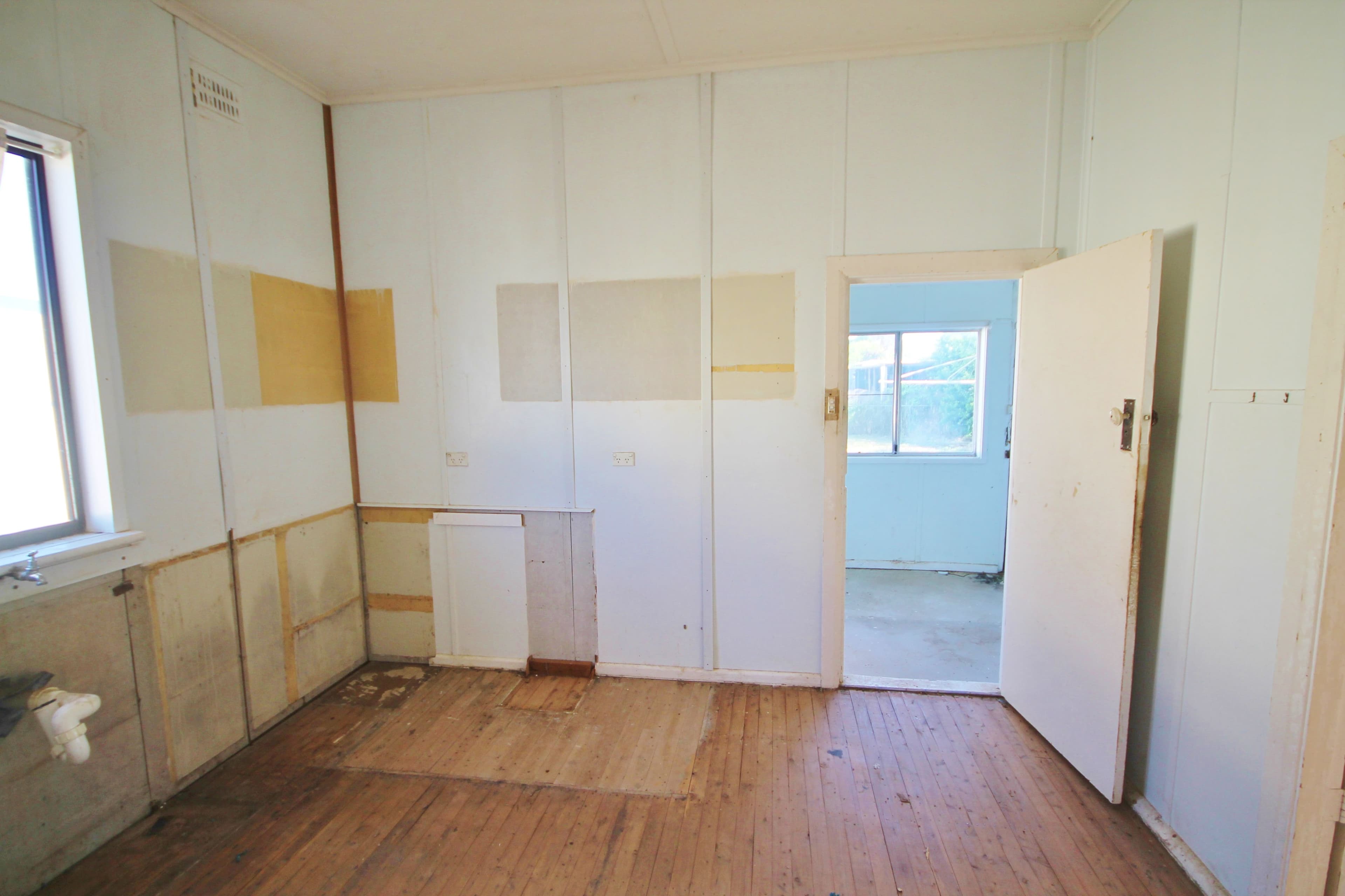 4 Patterson Avenue, Young - Thumbnail 5