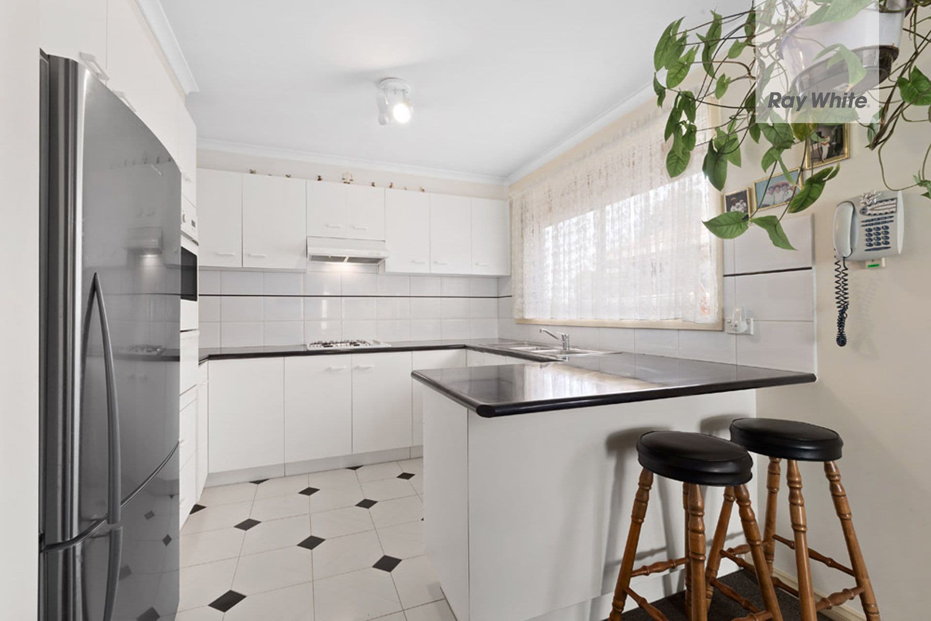 4 Chenies Street, Reservoir VIC 3073, Reservoir - Thumbnail 4