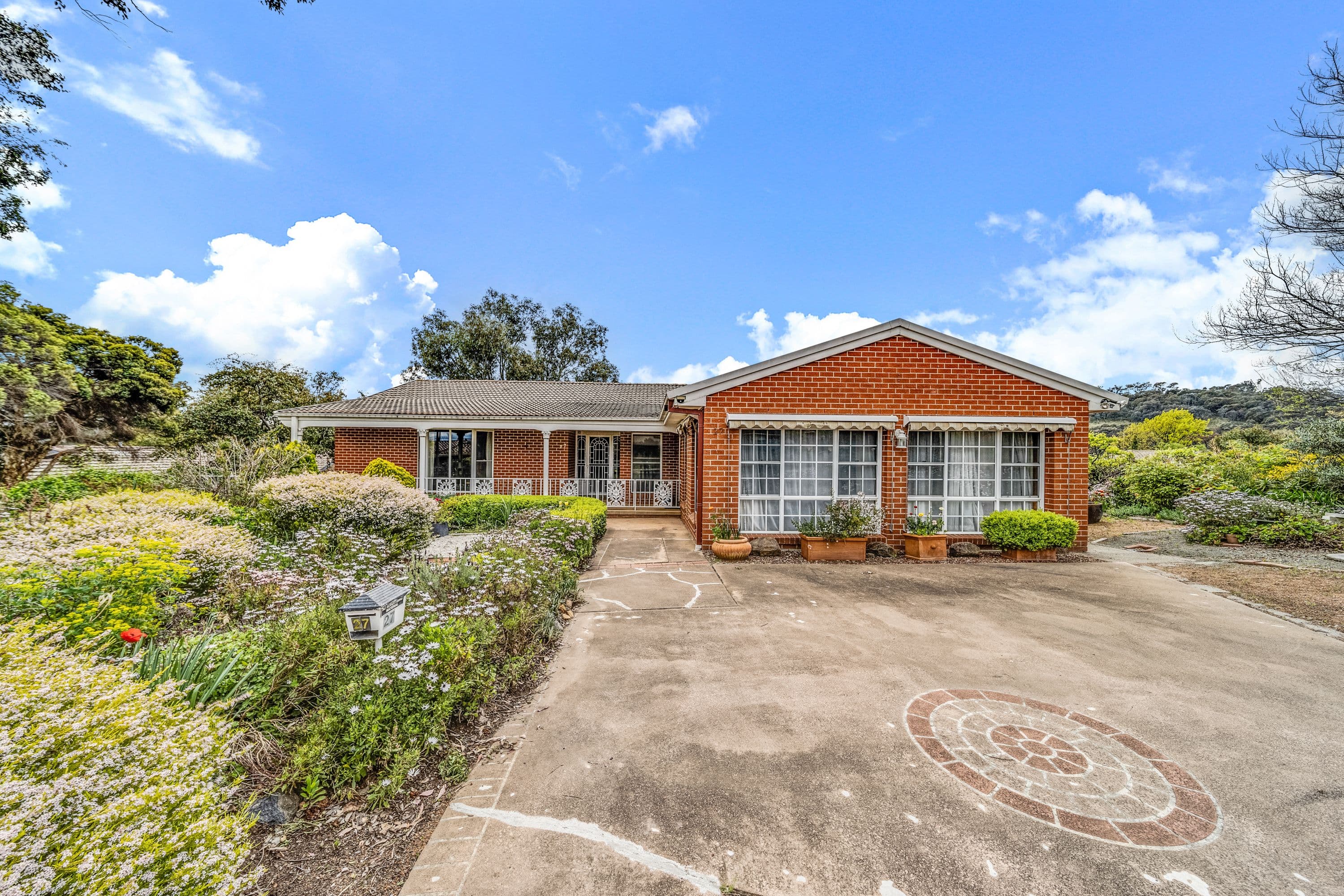 27 Sullivan Crescent, Wanniassa ACT 2903, Wanniassa - Image 1
