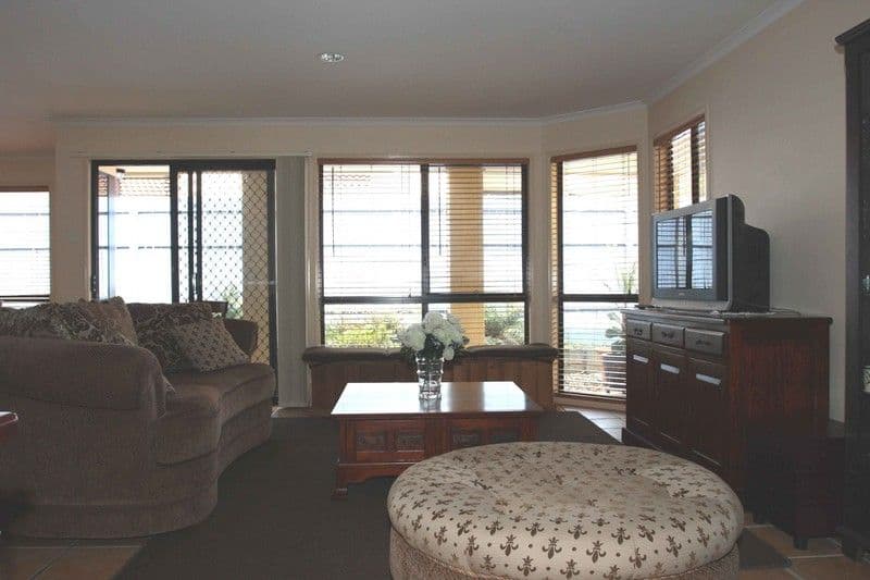 11 Santa Cruz Place, FOREST LAKE QLD 4078, Forest Lake - Thumbnail 6