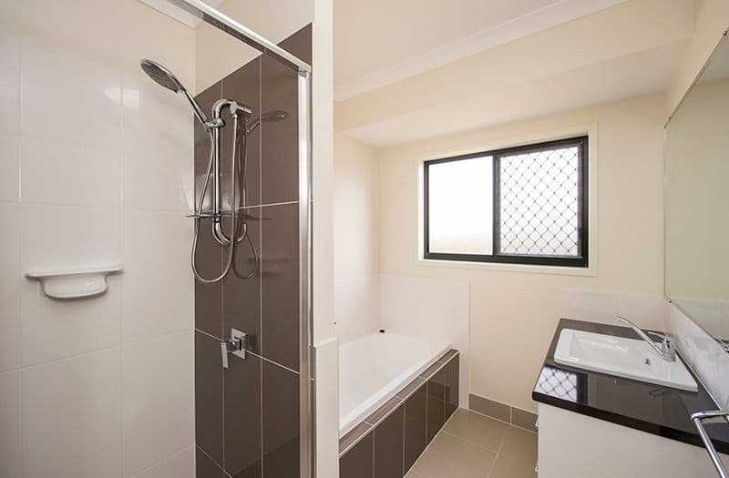 6 Creekview Drive, NEW AUCKLAND QLD 4680, New Auckland - Thumbnail 4