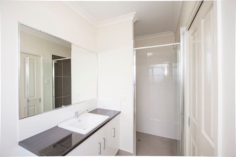 6 Creekview Drive, NEW AUCKLAND QLD 4680, New Auckland - Thumbnail 6