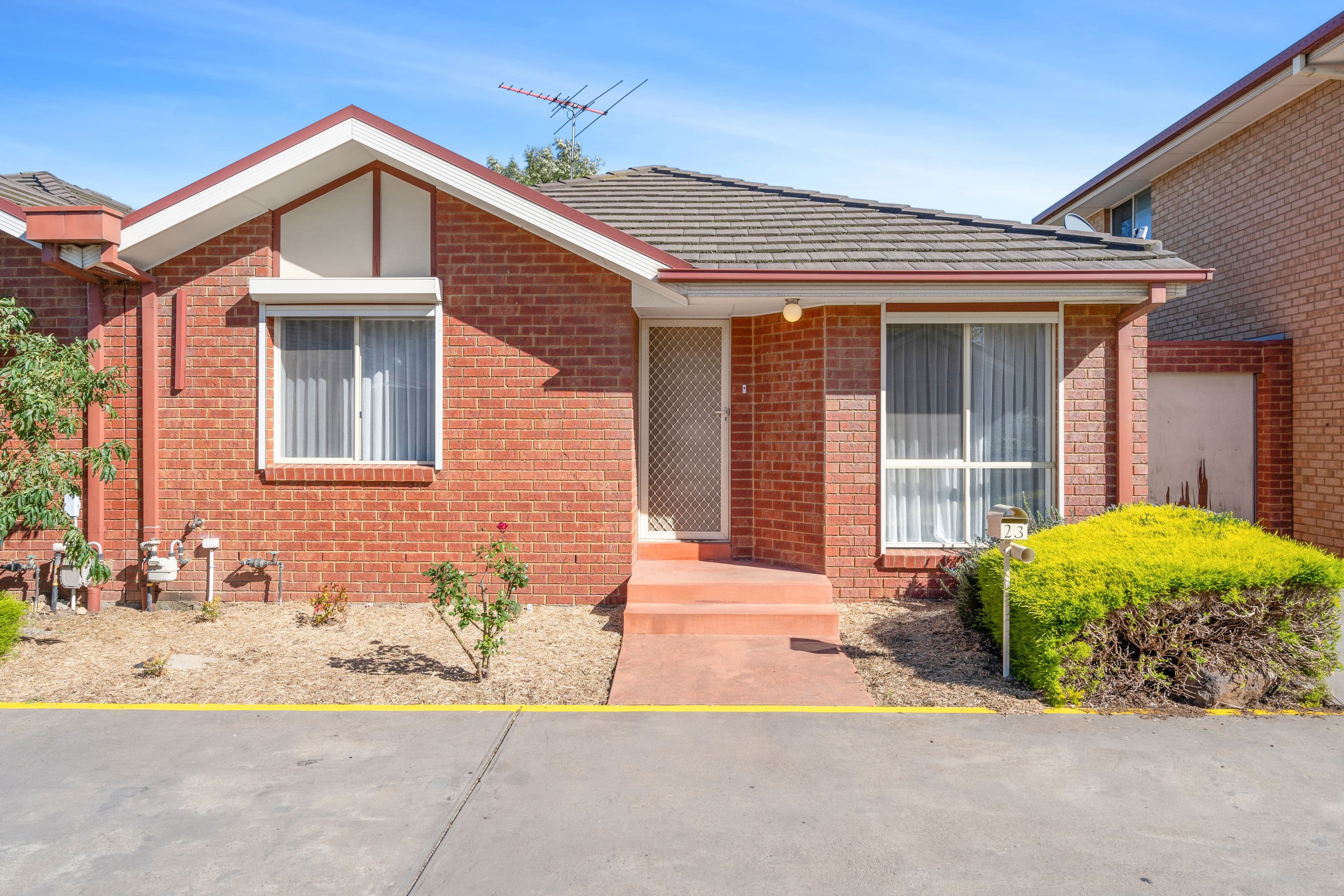 23 Elinda Place, Reservoir VIC 3073, Reservoir - Thumbnail 2