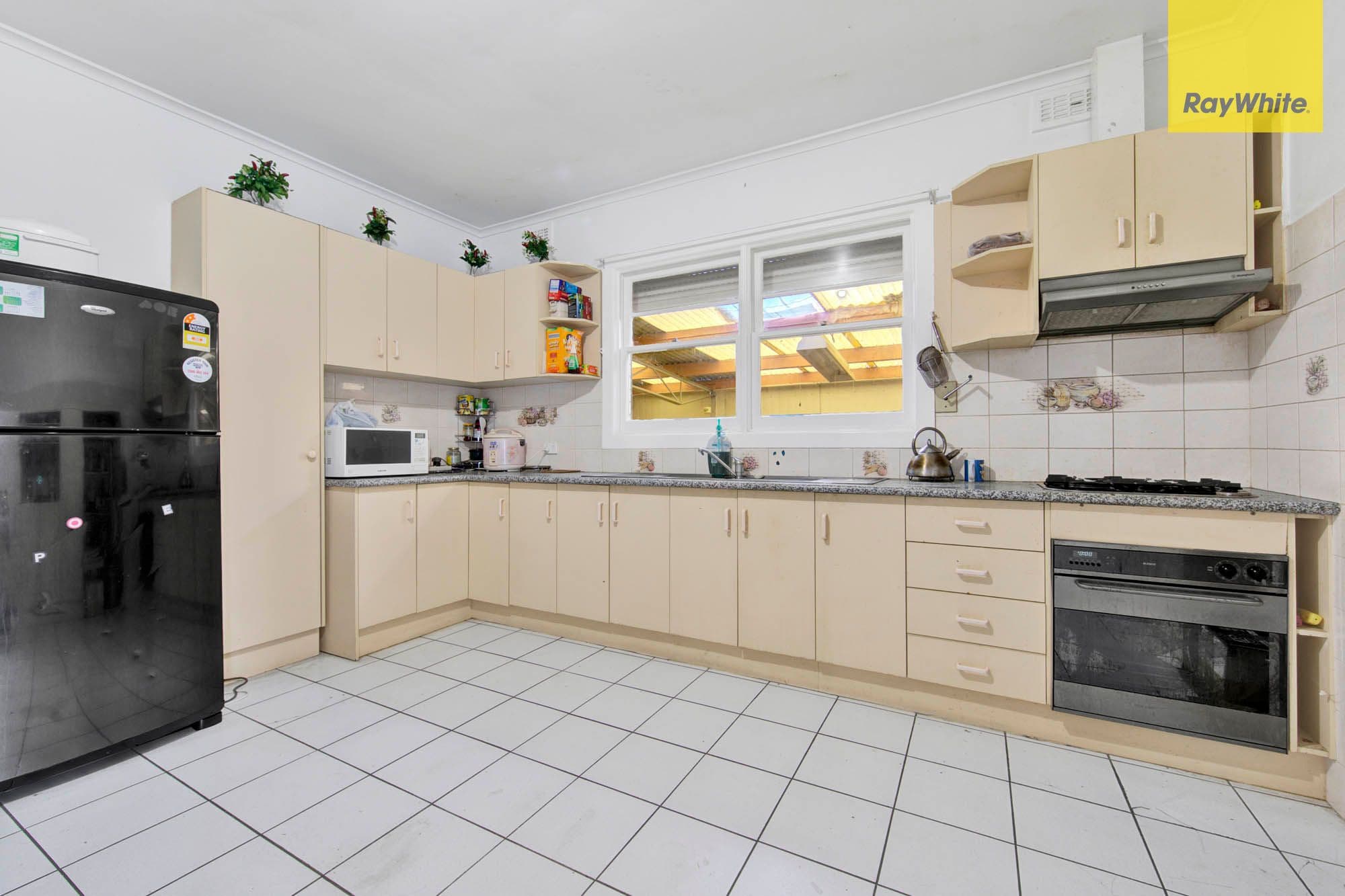 13 Walmer Avenue, St Albans VIC 3021, St Albans - Thumbnail 2