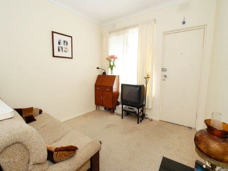 6 Newman Avenue, Carnegie VIC 3163, Carnegie - Thumbnail 2