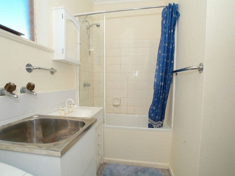 6 Newman Avenue, Carnegie VIC 3163, Carnegie - Thumbnail 3