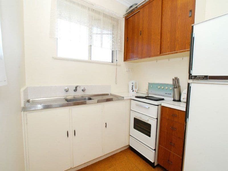 6 Newman Avenue, Carnegie VIC 3163, Carnegie - Thumbnail 5