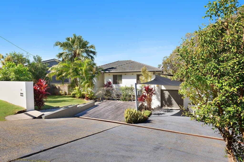 23 Sapphire Crescent, Sapphire Beach - Image 1