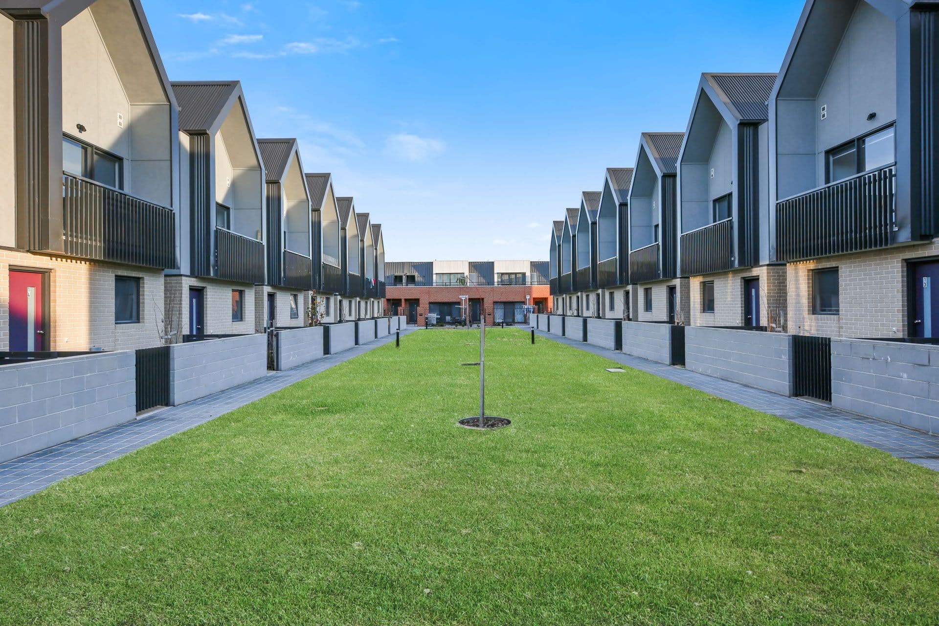 1 Ripplebrook Walk, Pakenham VIC 3810, Pakenham - Thumbnail 3