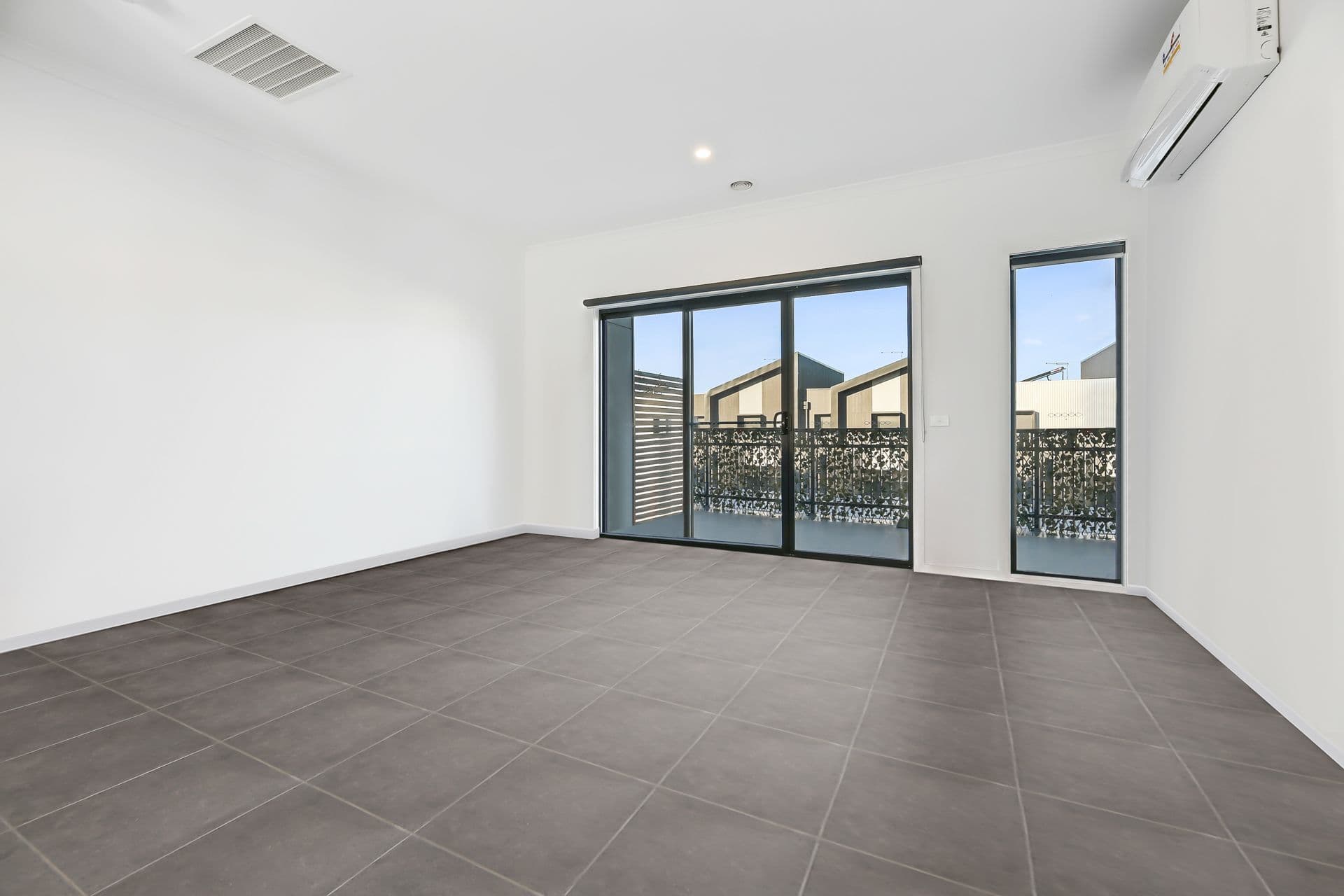 1 Ripplebrook Walk, Pakenham VIC 3810, Pakenham - Thumbnail 6